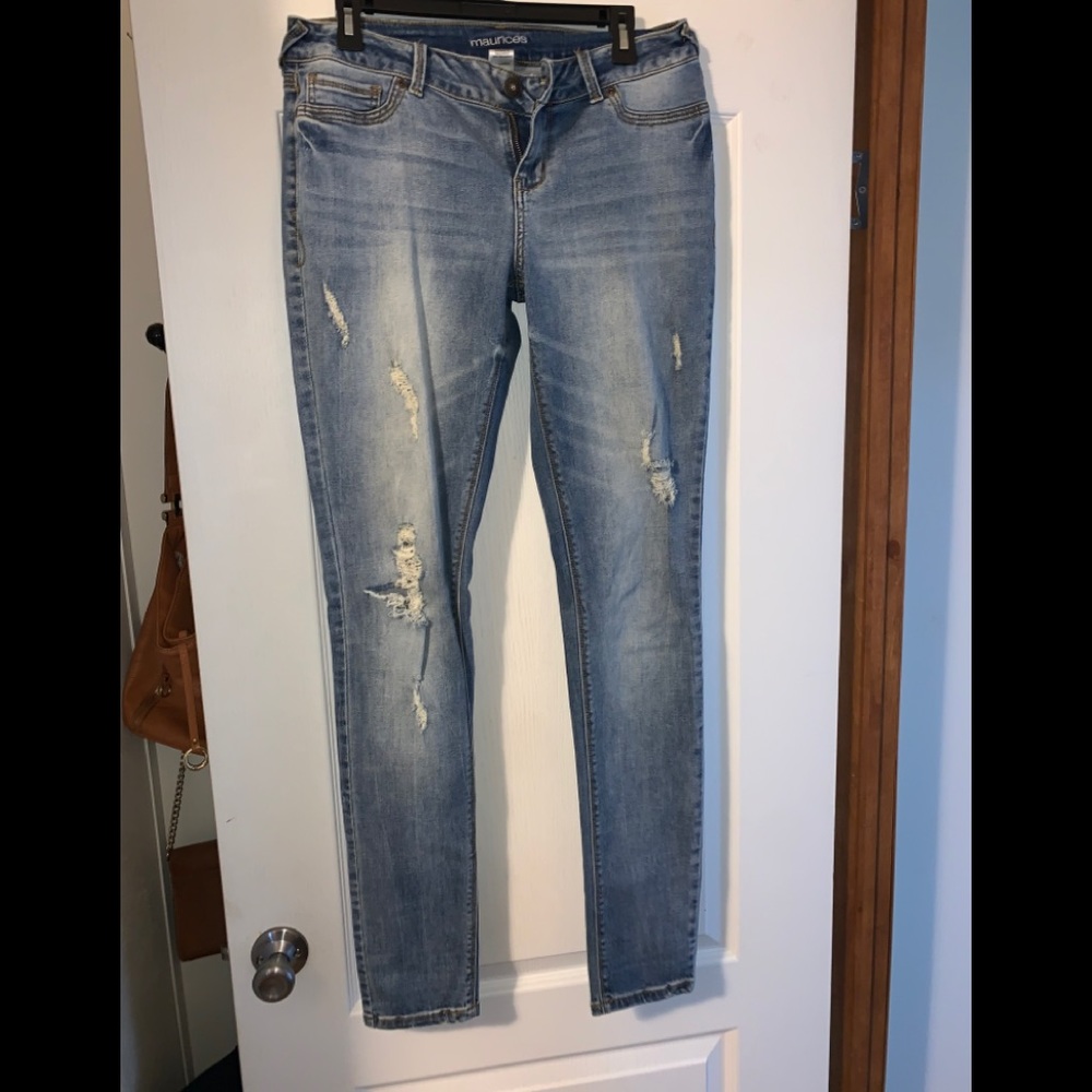NWOT Maurice’s light distressed LONG skinny jeans